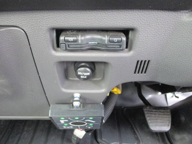 いすゞエルフクレーン3段小型（2t・3t）[写真26]