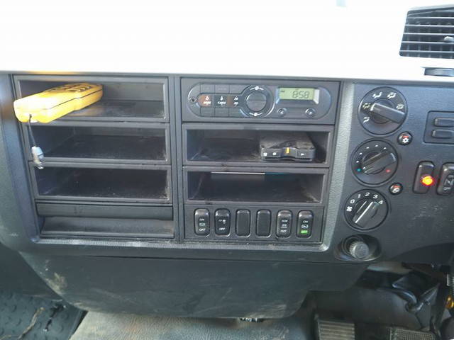 三菱ふそうファイターコンテナ専用車中型（4t）[写真35]