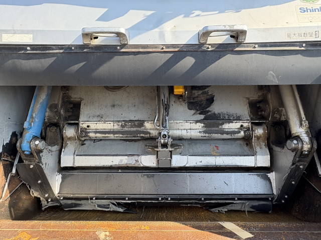 いすゞフォワードパッカー車（塵芥車）中型（4t）[写真08]