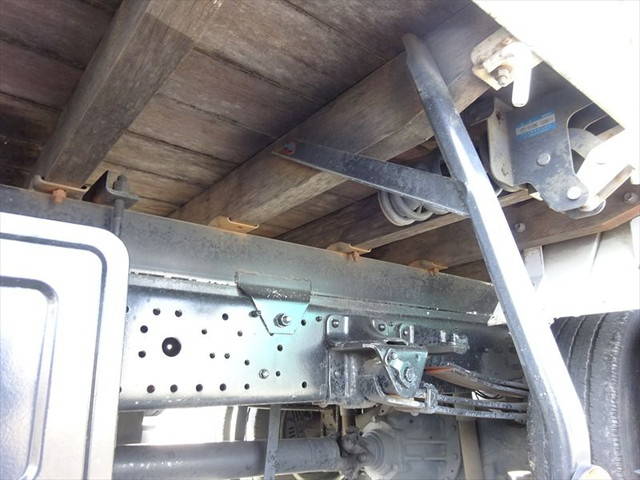 日野デュトロ平ボディ小型（2t・3t）[写真11]