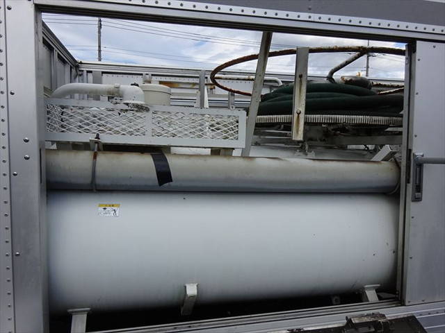 マツダタイタンバキュームカー小型（2t・3t）[写真04]