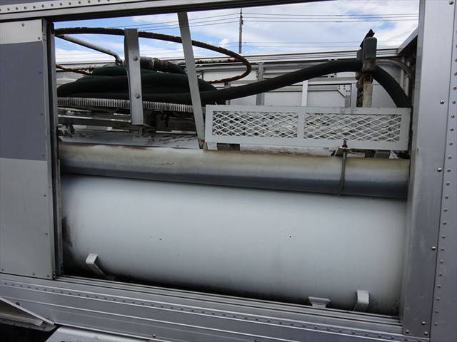 マツダタイタンバキュームカー小型（2t・3t）[写真05]