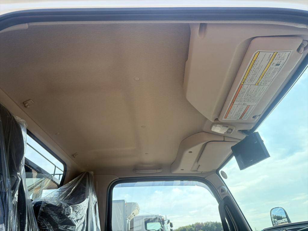 三菱ふそうキャンターコンテナ専用車小型（2t・3t）[写真24]