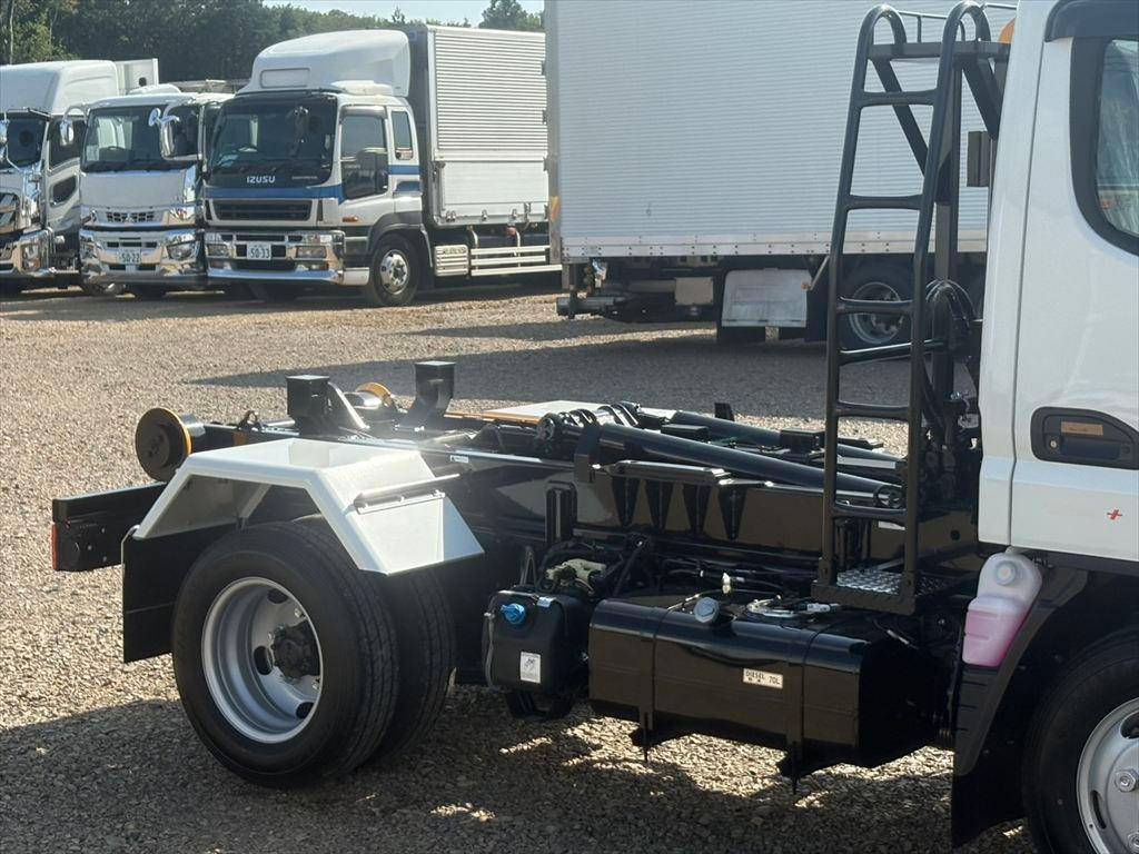 三菱ふそうキャンターコンテナ専用車小型（2t・3t）[写真05]