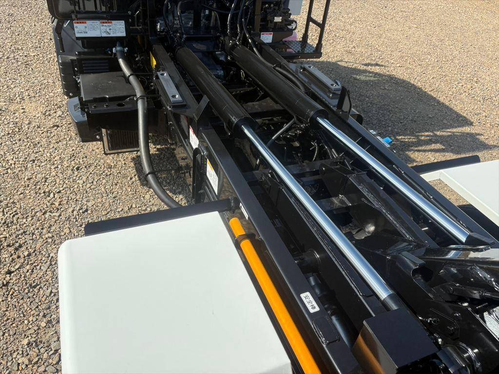 三菱ふそうキャンターコンテナ専用車小型（2t・3t）[写真10]