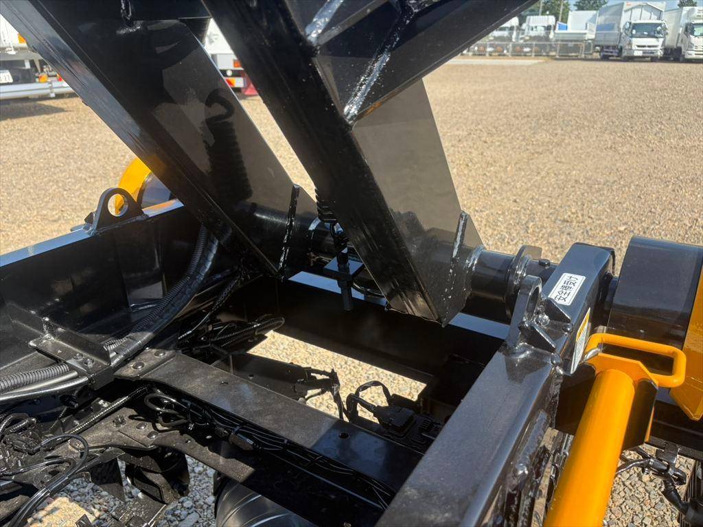 三菱ふそうキャンターコンテナ専用車小型（2t・3t）[写真14]