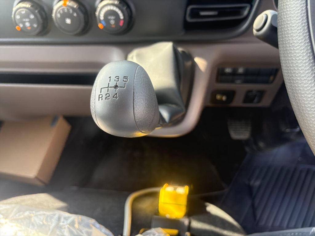 三菱ふそうキャンターコンテナ専用車小型（2t・3t）[写真23]