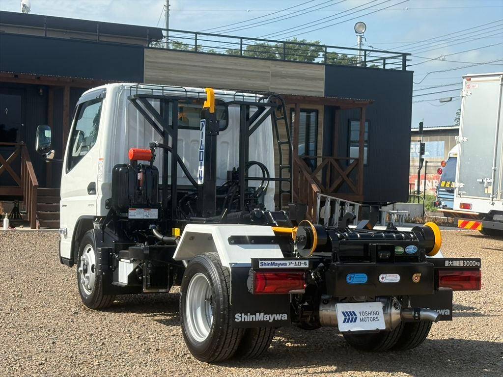 三菱ふそうキャンターコンテナ専用車小型（2t・3t）[写真03]