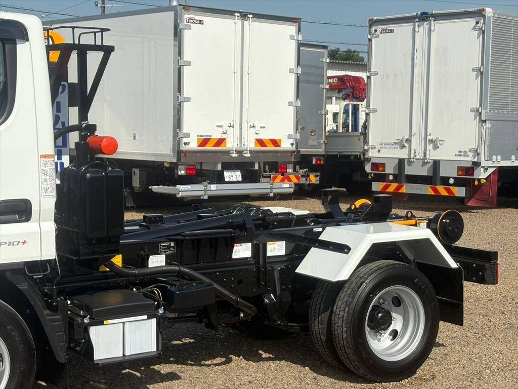 三菱ふそうキャンターコンテナ専用車小型（2t・3t）[写真06]