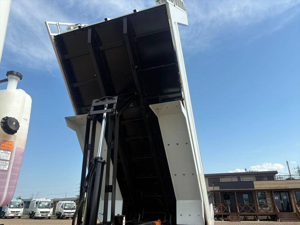 三菱ふそうスーパーグレートダンプ大型（10t）[写真13]