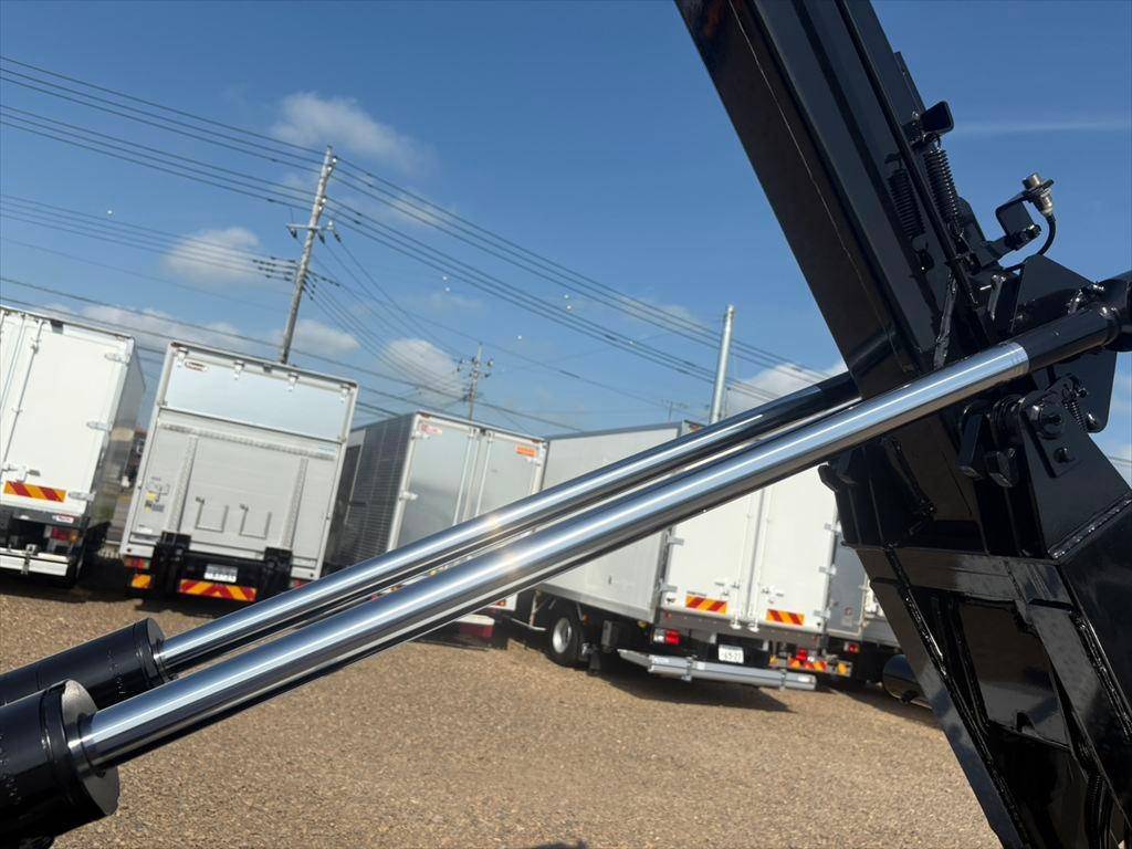 三菱ふそうキャンターコンテナ専用車小型（2t・3t）[写真11]