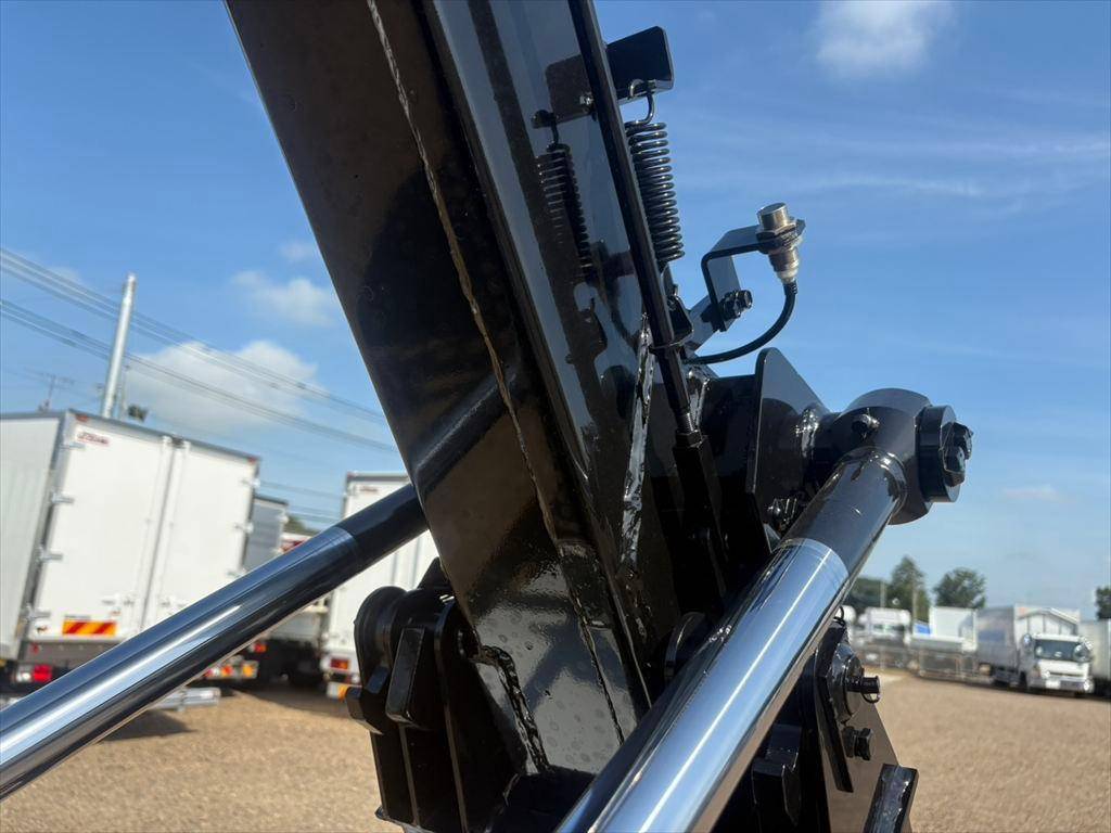 三菱ふそうキャンターコンテナ専用車小型（2t・3t）[写真12]