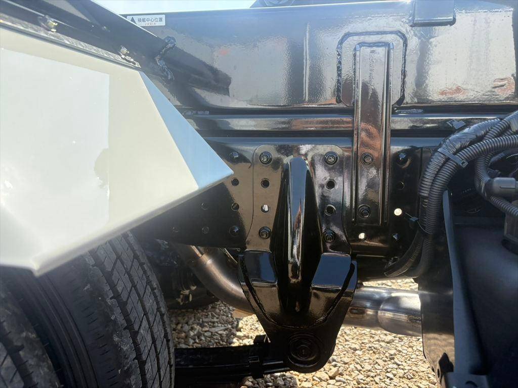 三菱ふそうキャンターコンテナ専用車小型（2t・3t）[写真17]