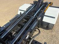 三菱ふそうキャンターコンテナ専用車小型（2t・3t）[写真09]