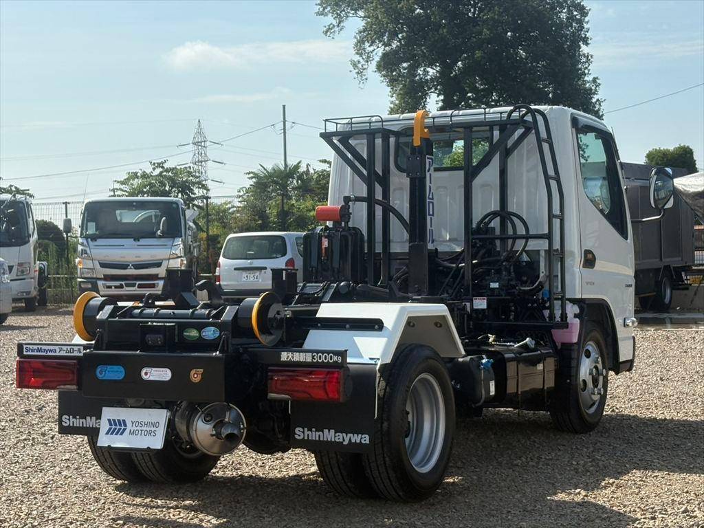 三菱ふそうキャンターコンテナ専用車小型（2t・3t）[写真04]