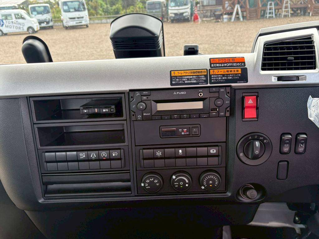 三菱ふそうファイタークレーン4段中型（4t）[写真19]