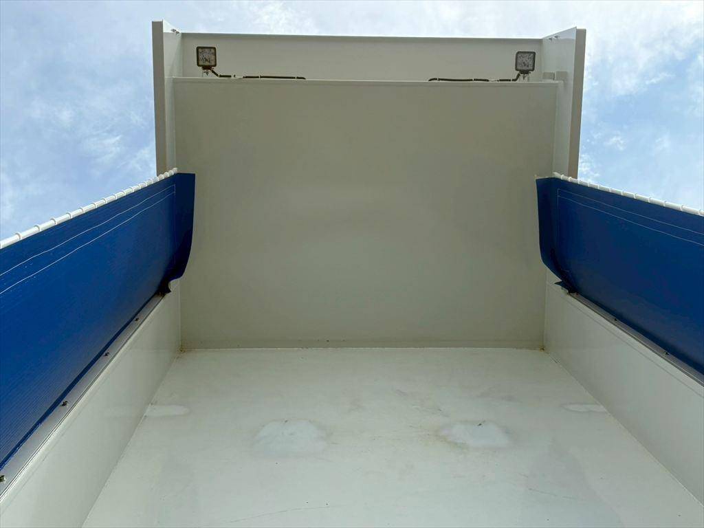 三菱ふそうスーパーグレートダンプ大型（10t）[写真07]