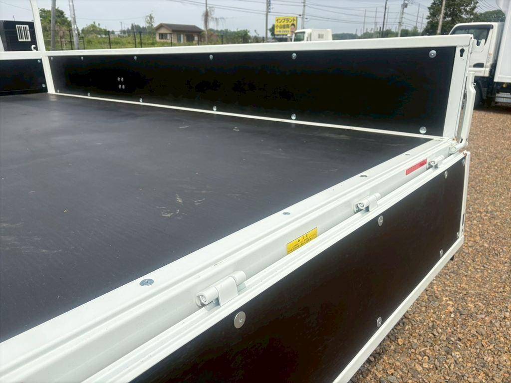 三菱ふそうキャンタークレーン4段小型（2t・3t）[写真09]