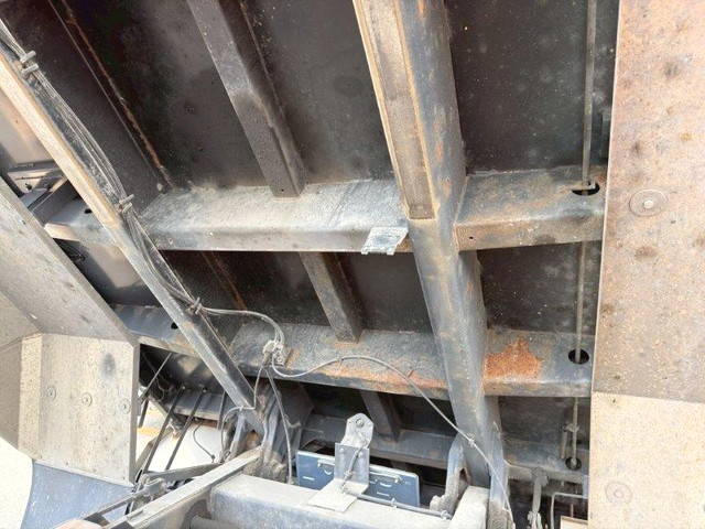 UDトラックスコンドル深ダンプ（土砂禁ダンプ）増トン（6t・8t）[写真15]