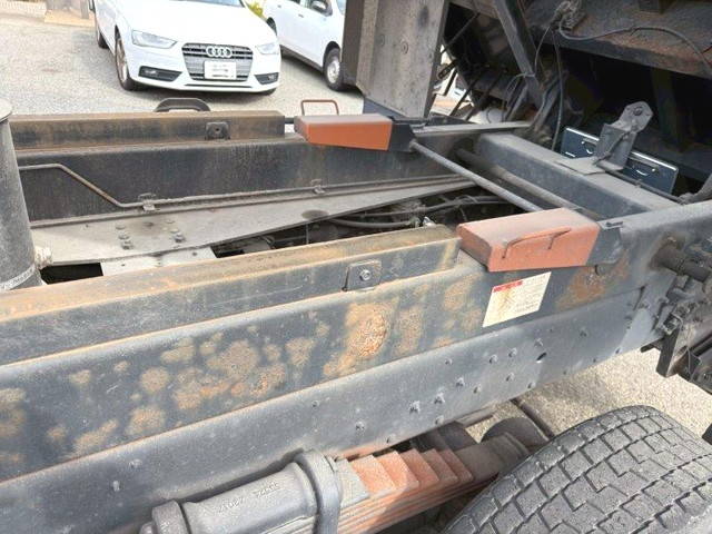 UDトラックスコンドル深ダンプ（土砂禁ダンプ）増トン（6t・8t）[写真16]