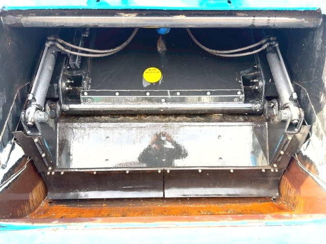 いすゞフォワードパッカー車（塵芥車）中型（4t）[写真11]