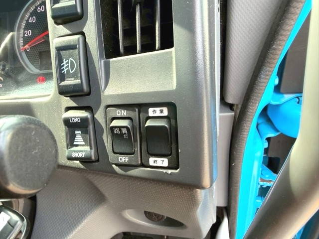 いすゞフォワードパッカー車（塵芥車）中型（4t）[写真36]