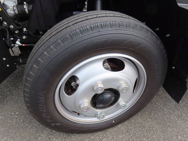 三菱ふそうキャンター平ボディ小型（2t・3t）[写真12]