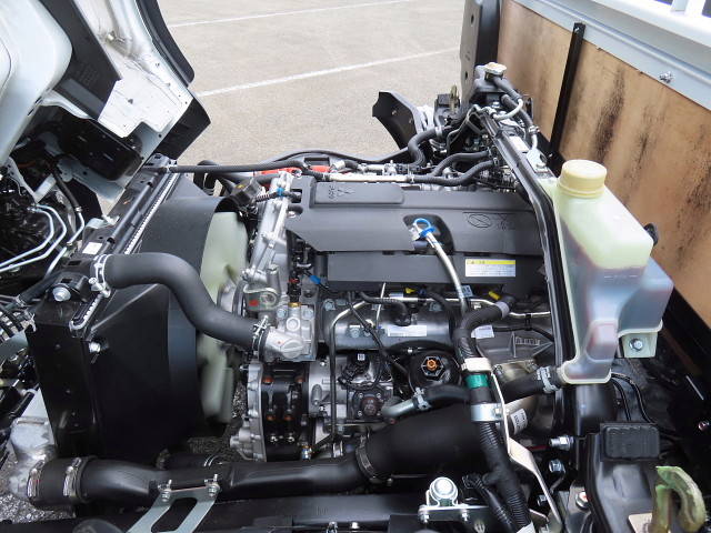 三菱ふそうキャンター平ボディ小型（2t・3t）[写真13]