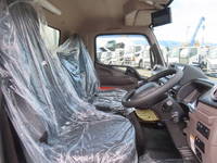 三菱ふそうキャンター平ボディ小型（2t・3t）[写真16]