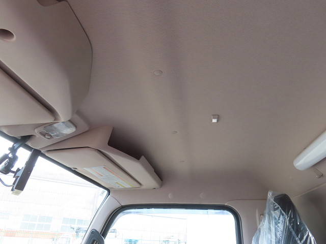 三菱ふそうキャンター平ボディ小型（2t・3t）[写真17]