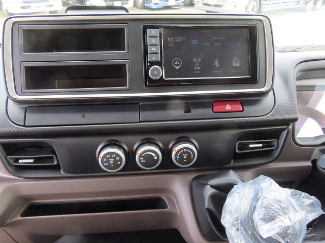 三菱ふそうキャンター平ボディ小型（2t・3t）[写真19]