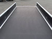 三菱ふそうキャンター平ボディ小型（2t・3t）[写真24]