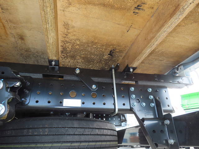 三菱ふそうキャンター平ボディ小型（2t・3t）[写真09]