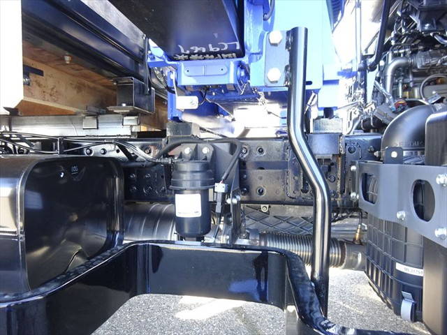 三菱ふそうキャンターセルフクレーン4段小型（2t・3t）[写真11]