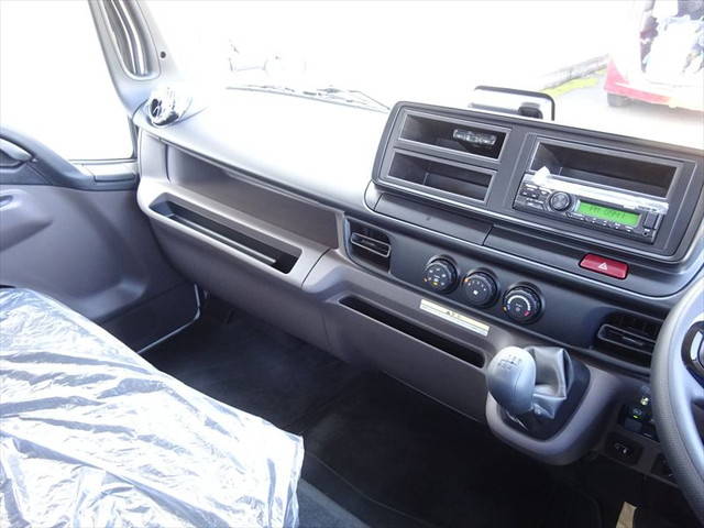 三菱ふそうキャンターセルフクレーン4段小型（2t・3t）[写真21]