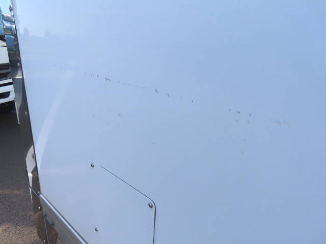 いすゞエルフ冷凍車（冷蔵車）小型（2t・3t）[写真33]