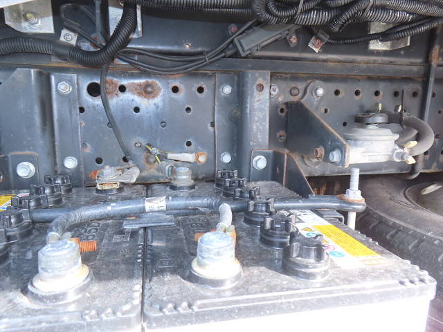 いすゞエルフ冷凍車（冷蔵車）小型（2t・3t）[写真08]