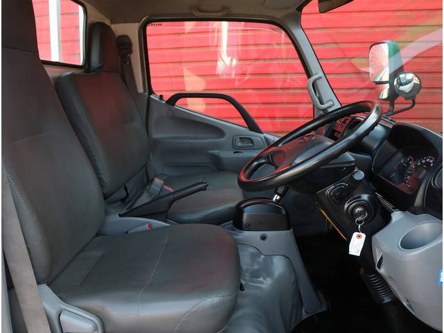 日野デュトロ平ボディ小型（2t・3t）[写真17]
