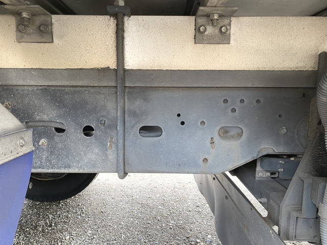 いすゞフォワード冷凍車（冷蔵車）中型（4t）[写真18]