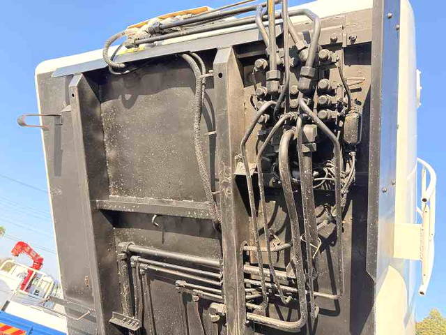 トヨタその他の車種パッカー車（塵芥車）小型（2t・3t）[写真24]