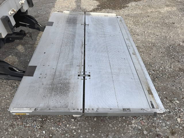 日野レンジャーアルミウイング中型（4t）[写真35]