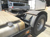 UDトラックスクオントレーラーヘッド（トラクターヘッド）大型（10t）[写真13]