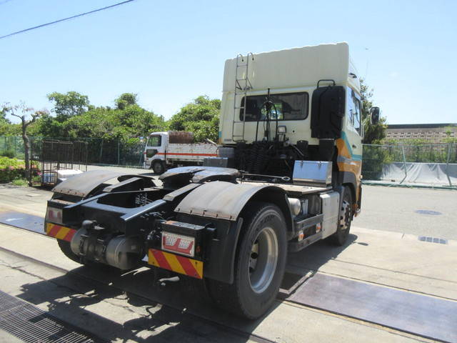 UDトラックスクオントレーラーヘッド（トラクターヘッド）大型（10t）[写真02]