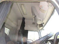 UDトラックスクオントレーラーヘッド（トラクターヘッド）大型（10t）[写真21]