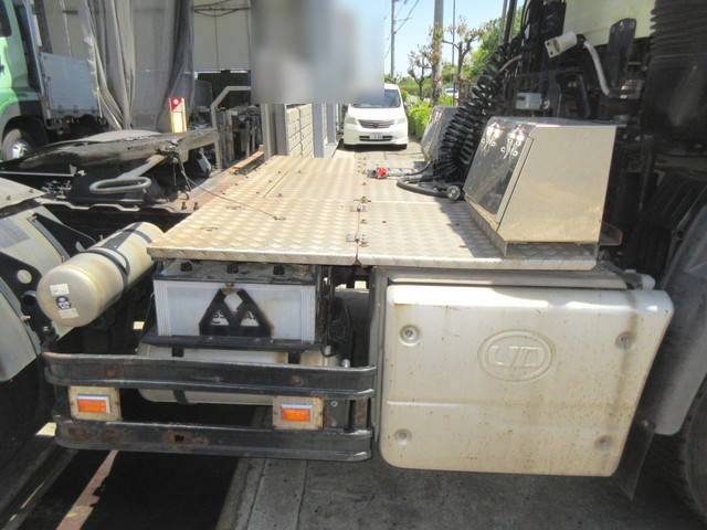 UDトラックスクオントレーラーヘッド（トラクターヘッド）大型（10t）[写真07]