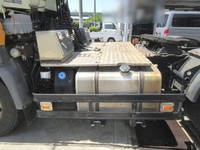 UDトラックスクオントレーラーヘッド（トラクターヘッド）大型（10t）[写真09]