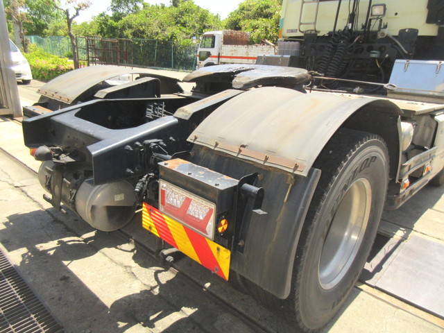 UDトラックスクオントレーラーヘッド（トラクターヘッド）大型（10t）[写真09]