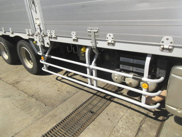 UDトラックスクオンアルミウイング大型（10t）[写真10]