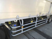 UDトラックスクオンアルミウイング大型（10t）[写真13]