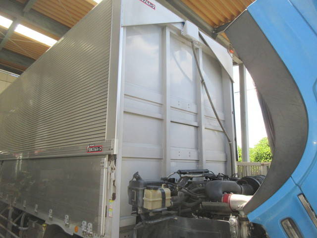 UDトラックスクオンアルミウイング大型（10t）[写真23]